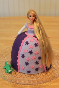 Tangled Birthday Cakes on Evie   S Tangled 1st Birthday Cake   Penny S Food Blog